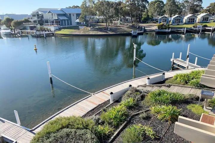 The View - Captains Cove Waterfront Resort Paynesville Exterior photo